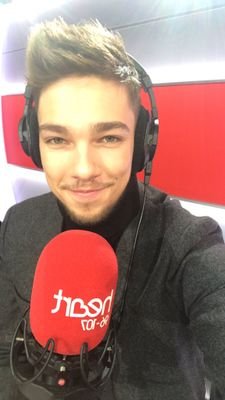 Projeto de divulgação para o cantor Matt Terry
conta adm: @darklouistan