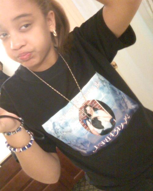 blueee nd purplee ! 
  aim head peroo catchh me on fb . 
  catch me macan wid my diary , squezzee or homee ! 

  thts all ! 
 aim ? asssk