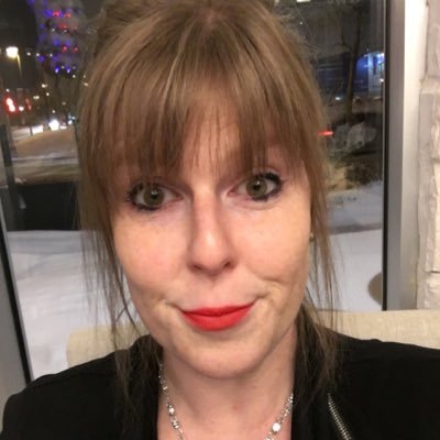 DufourGenevieve's profile picture. Fille de COM, de DÉVELOPPEMENT. Aime le monde des AFFAIRES, la POLITIQUE et tous ces GENS qui forment mon RÉSEAU.