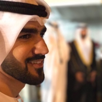 استمتع بحياتك مهما بدت لك صعبه. لكن عندما تعطيك الحياه ألف سبب لتحزن. أظهر للعالم أن لديك مليون سبب لتبتسم!»