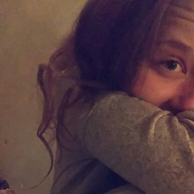 onamatura's profile picture. Zdecydowanie za miła, zdecydowanie za mocno empatyczna. Za dużo się śmieje, śpiewa i mówi. Zbyt łatwowierna. Za mocno wpatruje się w niebo.