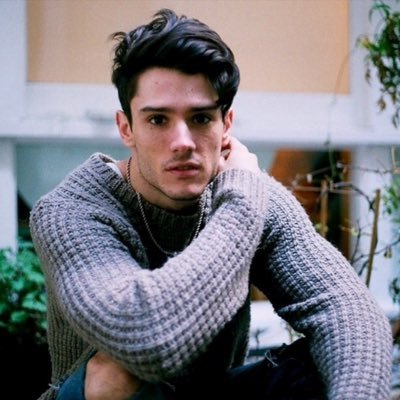 ⢠Rosier-Hale ⢠Ex-Gryffondor ⢠21 ans ⢠Ella&ZoĆ© ā¢