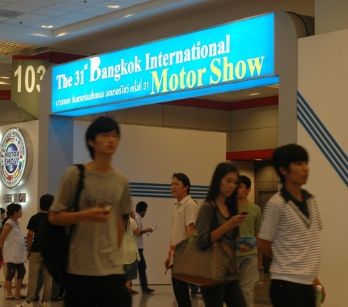 I am fond of learning Thai, and visiting BKK and Pattaya. Since Expo 2005, I became to be interested in things Thai.