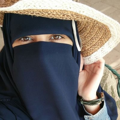خليفةُ الله في أرضه...
ساعيةٌ لترك الأثر..
وطني! هو كل بلد يرفع فيه الآذان..