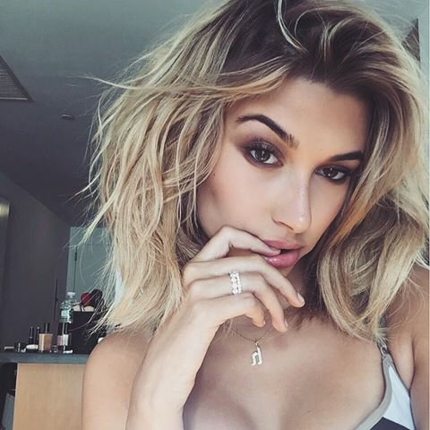 wolfiehails's profile picture. 