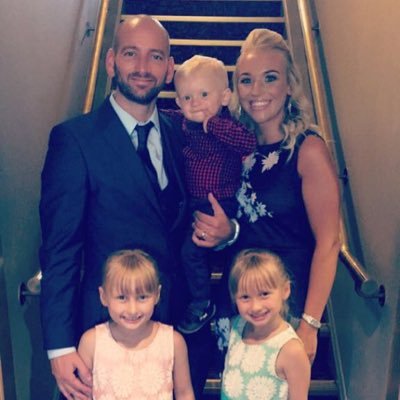 R_holt87's profile picture. 