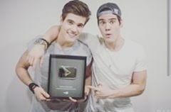 Breno e Caio Cesar
Insta: @vemdequalquerjeitobcc
#carenciadeamor
#6grausabaixodezero
#umprooutro
#palestra
💓💓💓💓