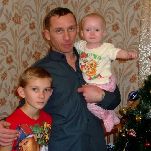 люблю мма,юфс и футбол.сам занимаюс   спортом.живу в Астане.