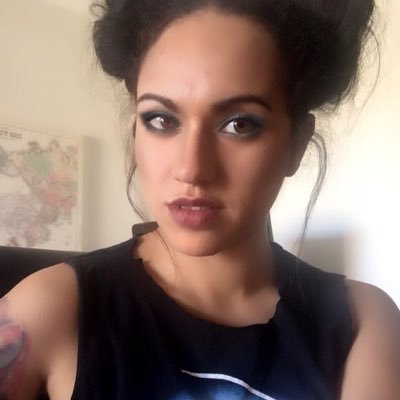 космемофобиа su peor pesadilla, animalista, vegana, antitaurina, feminista, luchando contra la opresión de los pueblos y de las especies. A LA PAZ DIGO SI