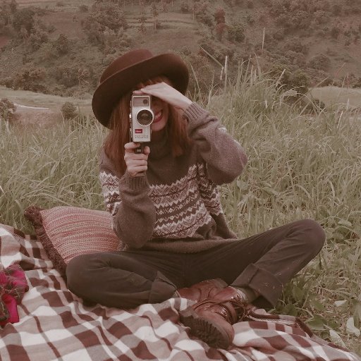 Photographer & time traveller! 🌈✨ Represented by ARTISTS & COMPANY
https://t.co/40bbJDNW9X | Thrift finds on
https://t.co/UaNfJz8aSq