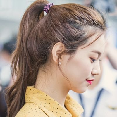 같은 하늘 같은 시간 같은 곳에서 이젠 다른 사랑 다른 사람 만나고 있겠죠 우린 너무 어렸죠 사랑을 몰랐었 행복을 빌게요 이젠 안녕 안녕 ♡