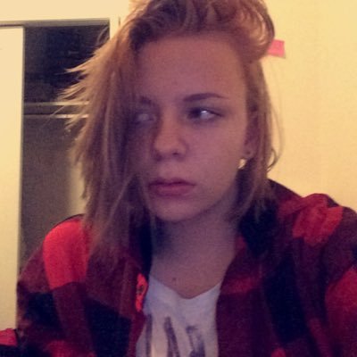 Emmaisatedybear's profile picture. I'm mildly tired of your shit 😇 DM for my snapchat