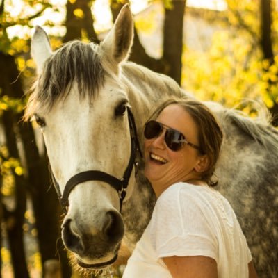 Schimmlreiterin's profile picture. PR-Beraterin, IT&Tech-Neugierige, Einhorn-Liebhaberin, Gelegenheits-Twitter-Nutzerin, Hamburgerin im Herzen ❤⚓️