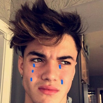 FREE FOLLOW(dont followback) - Follow me on @toomuchroses i need more mutuals😛 //
