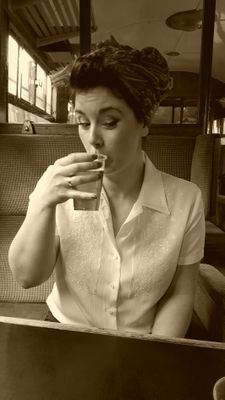 laurawood83765's profile picture. 