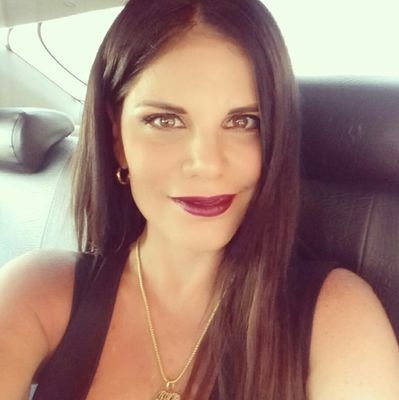 Muy extrovertida, me encanta pasarla bien y trabajar mucho! sígueme! Facebook Sandra Arana instagram SANDRA ARANA ARCE
Contacto: info@angoraproducciones.com
