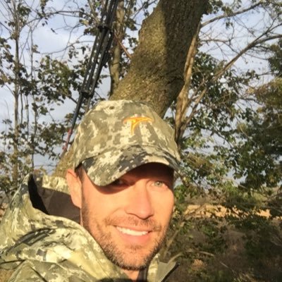 United Country hunting prop Land Pro MI. Bowhunter, Cuba Libre drinker & proud swim dad!