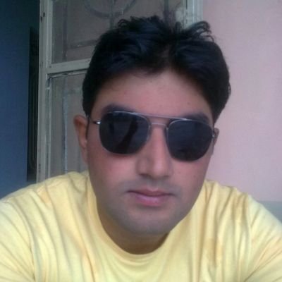 Meri chahtein meri shirartain wo jo yaad rakhe kadam kadam
Main barey taweel safar ma hu meri wapsi ki dua kre koi.
