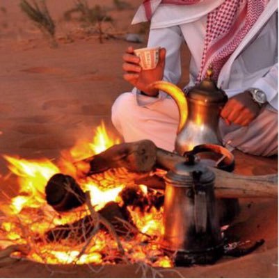 احتزم بالي عزومه تتله للسماء..الرفيق الي مرامه يحقق مطلبك.لاضوت جل المصايب يوقف ويحما..منكبه عند الملاقا يداحم منكبك.