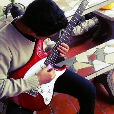 Me gusta la música, toco la Guitarra, en especial Guitarra clasica!