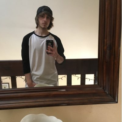 Profile Picture of Hunter Roach (@_hunterroach) on Twitter