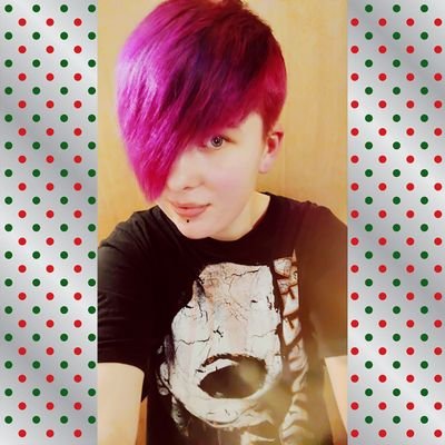 23✌ British🇬🇧 Mother👶 Engaged💍
Slytherin🐍 @5SOS @bmthofficial @ddlovato @Busted @midnightbeastuk @paparoach @CheatCodesMusic @AndyBlack @Michael5SOS ♥