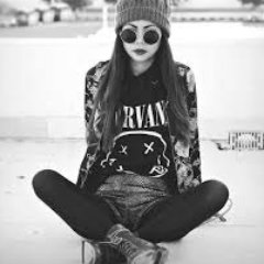 ~💀❤👅5SoS, Cats, ATL ,Mayday Parade, My BFF, You Me At Six, Nirvana, Linkin Park, Flowers, Nickelback, BMTH, Melanie Martinez, Baby blue, Greenday, Reading,👻