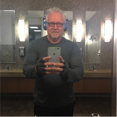 Rohn Bailey is a singer, songwriter, keyboardist, entertainer and Christ follower