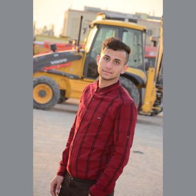 طالب كلية القانون جامعة كربلا و هوه من الله والمي بالشط