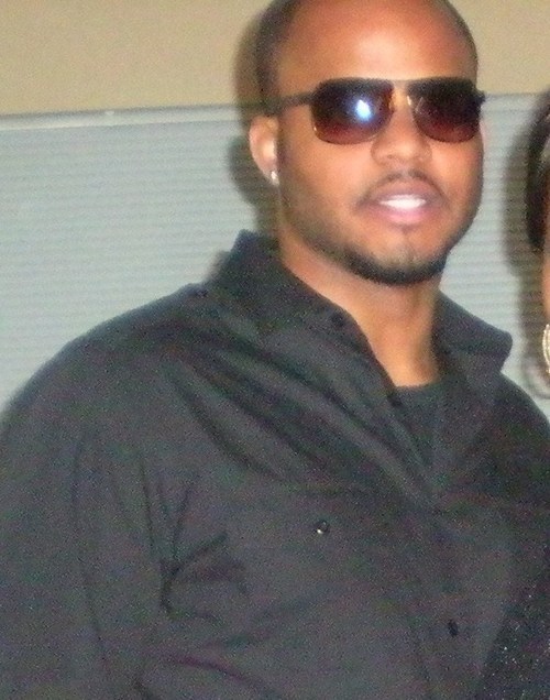Im a Health Care Manager and Personal Trainer, former collegiate football player at FSU (that's Ferris State not the big one) Married w/ 1 baby girl