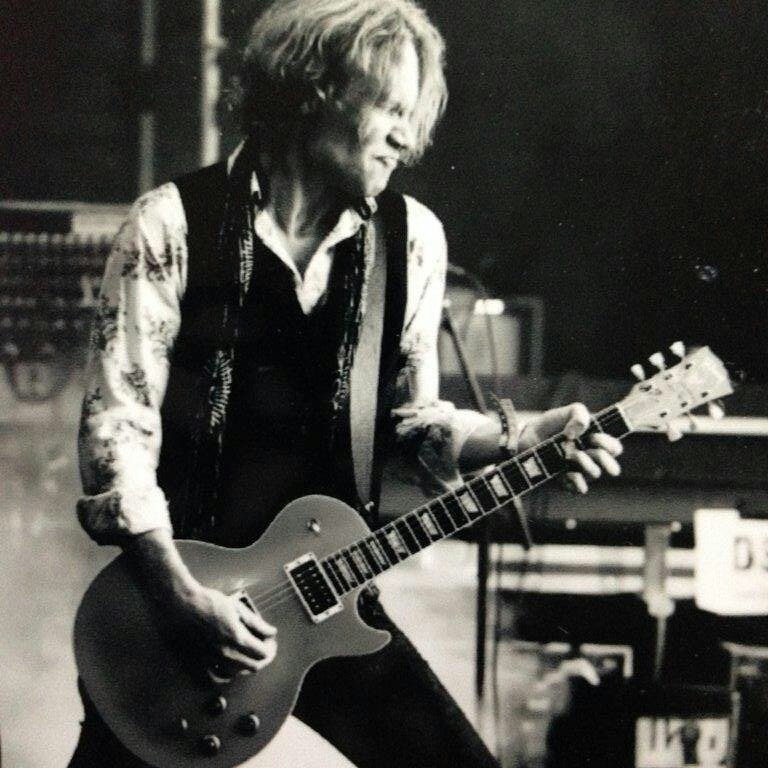Guitarplayer Electric Boys, Circus Prutz bluesband, Locomotive, Hemicrania, Funk o Metal Music,  Blues, Rock, IT Tech analyst....