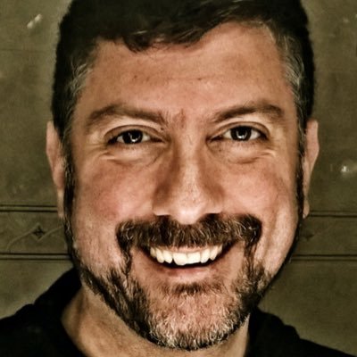 Marketer in the IT industry & Electronica music producer with an immersive, visual & cinematic touch. Love food, meet people & places (aka GiantSoundLab Music)