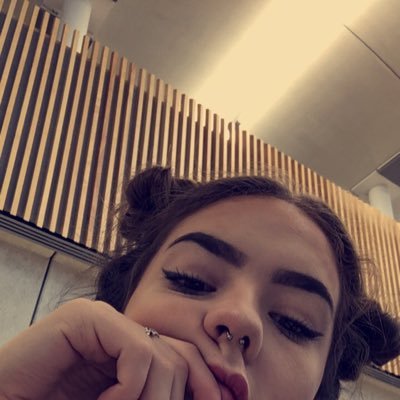 sar_ahsqu_ires's profile picture. seventeen // sc- sarah4squires