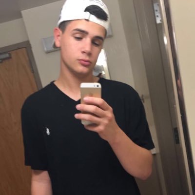 qtarantino880's profile picture. 