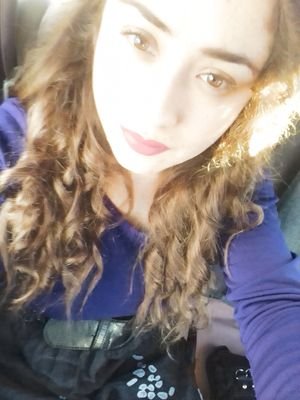 Jenny52217451's profile picture. 😳Se mira en el espejo sin gustarle lo que encuentra, ella quiere hacer notar que es más de lo que 
😉👉aparenta.🙆💪💋