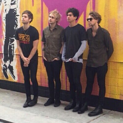 hey, if you love shawn, 5sos and bands, follow my main account : @cakesilluminate , ( if not, see it as a free follow :) ) have a good day!