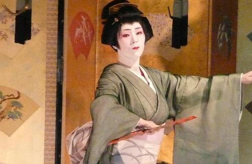 地唄舞を習ってます。どうぞよろしく。


奈良の花街：元林院の芸妓さんに　お稽古して頂ける贅沢❤