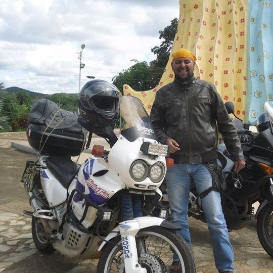 elnovenio's profile picture. Se cosen ruedos, pegan cierres, botones, saco licencias, certíficado médico, almuerzos, plomería y se cuidan niños