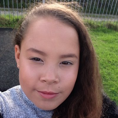 😥single😓 ❤️friends are in my heart❤️ 😘FAMALAM know who they are but Leah is my mum😍