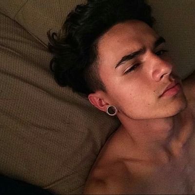 Baisenael's profile picture. venez en dm si vous êtes intéressé