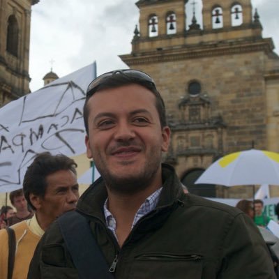 Politólogo de la Universidad Nacional. Especialista en Gestión Pública de la ESAP. Obsesionado con la paz de Colombia.