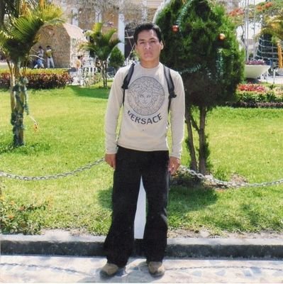 Naci en olmos de lambayeque. Estudie ciencias matematicas en la UNPRG de chiclayo, actualmente estoy culminando mi carrera de ingnieria de minas en la UNI.
