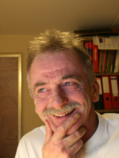 kesteren2's profile picture. grijs, roker, Heleen, ajax, opa, vader van 3 heeel bijzondere nazaten, vakanties, bergen sneeuw, zon, van nelle, heineken, douwe egberts, grafisch ontwerp