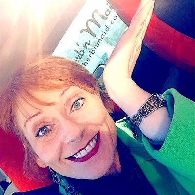 Founder P Richelle White is an eco-entrepreneur & storyteller. Follow her new adventures at @BeThePea