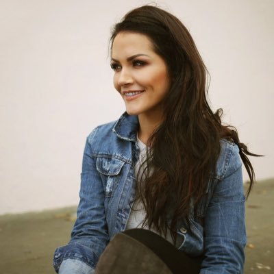First Fan Page for Grainne - follow her @grainnemccoy_ Grainne followed and tweeted December 2016⭐️
