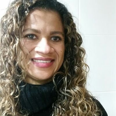 Jornalista, pós graduada em Psicologia Organizacional, 30 e poucos anos e mãe da Ana Clara