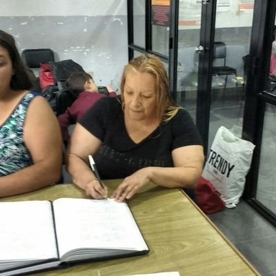 Soy enf profesional asta hace un mes trabj soy separada   busco amigos y amigas