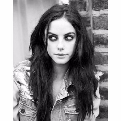 hettyd_'s profile picture. jsuis la pour faire des folies, mais jdétruit tt cque jtouche, fais gaffe à toi