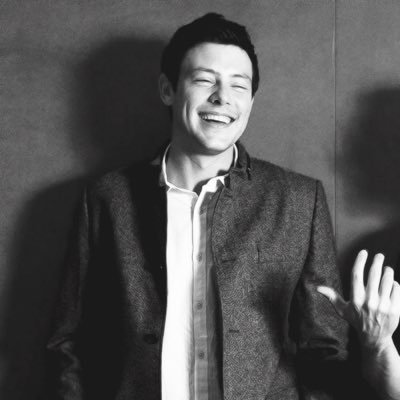 MClaire0709's profile picture. a dark world aches for a smash of the sun ⚡️ CM 1982-2013