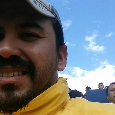 Guayaco amante de buscar a Dios, barcelonista, encebollado con chifle, peloteos. Miembro del desaparecido pero recordado Team Miota 08 #YsiTePasaAti
